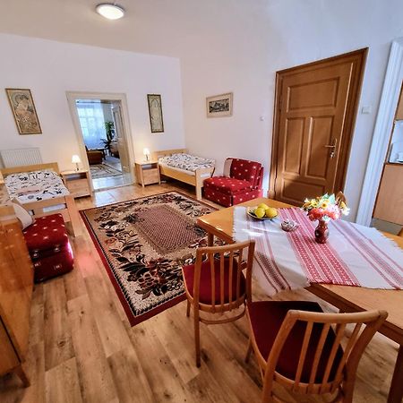 Apartment In A Historical House In The Center Of Левоча Экстерьер фото