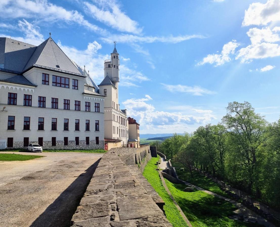 Apartment In A Historical House In The Center Of Левоча Экстерьер фото