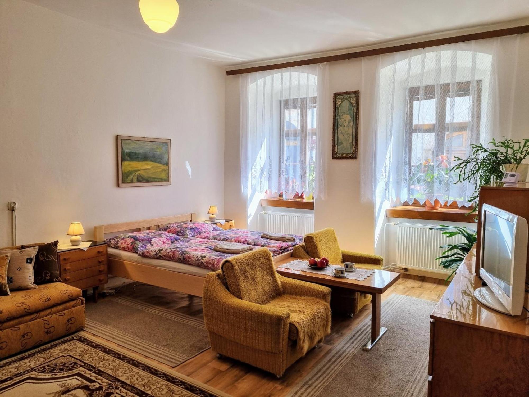 Apartment In A Historical House In The Center Of Левоча Экстерьер фото