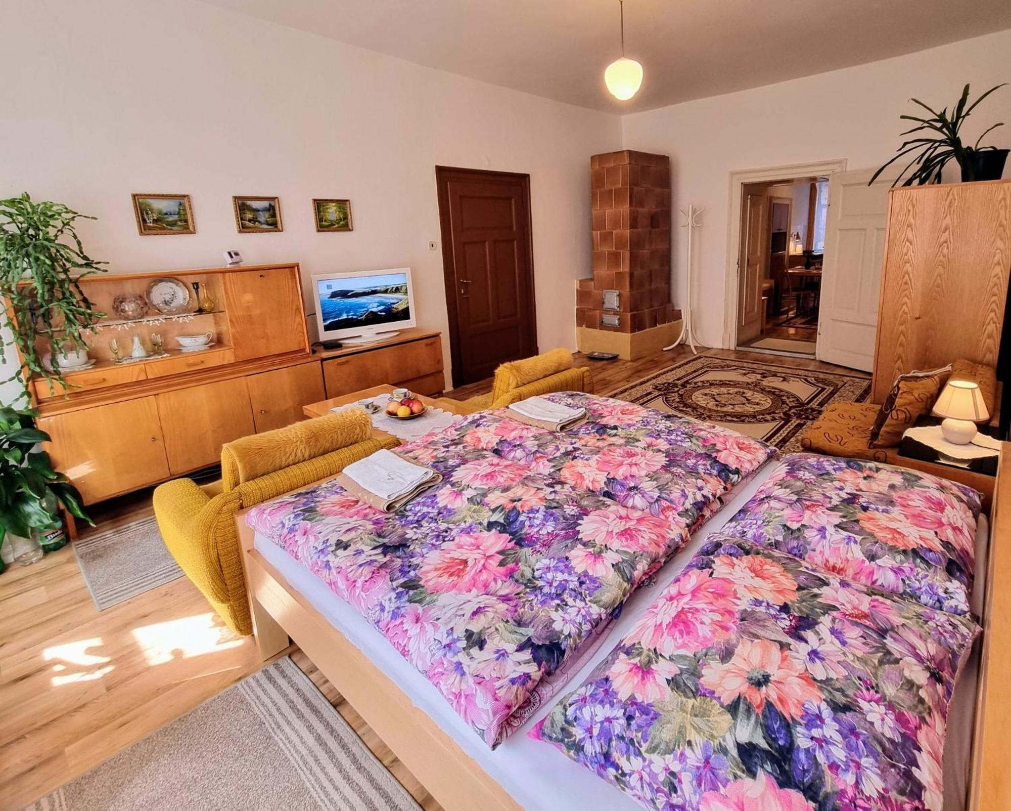 Apartment In A Historical House In The Center Of Левоча Экстерьер фото